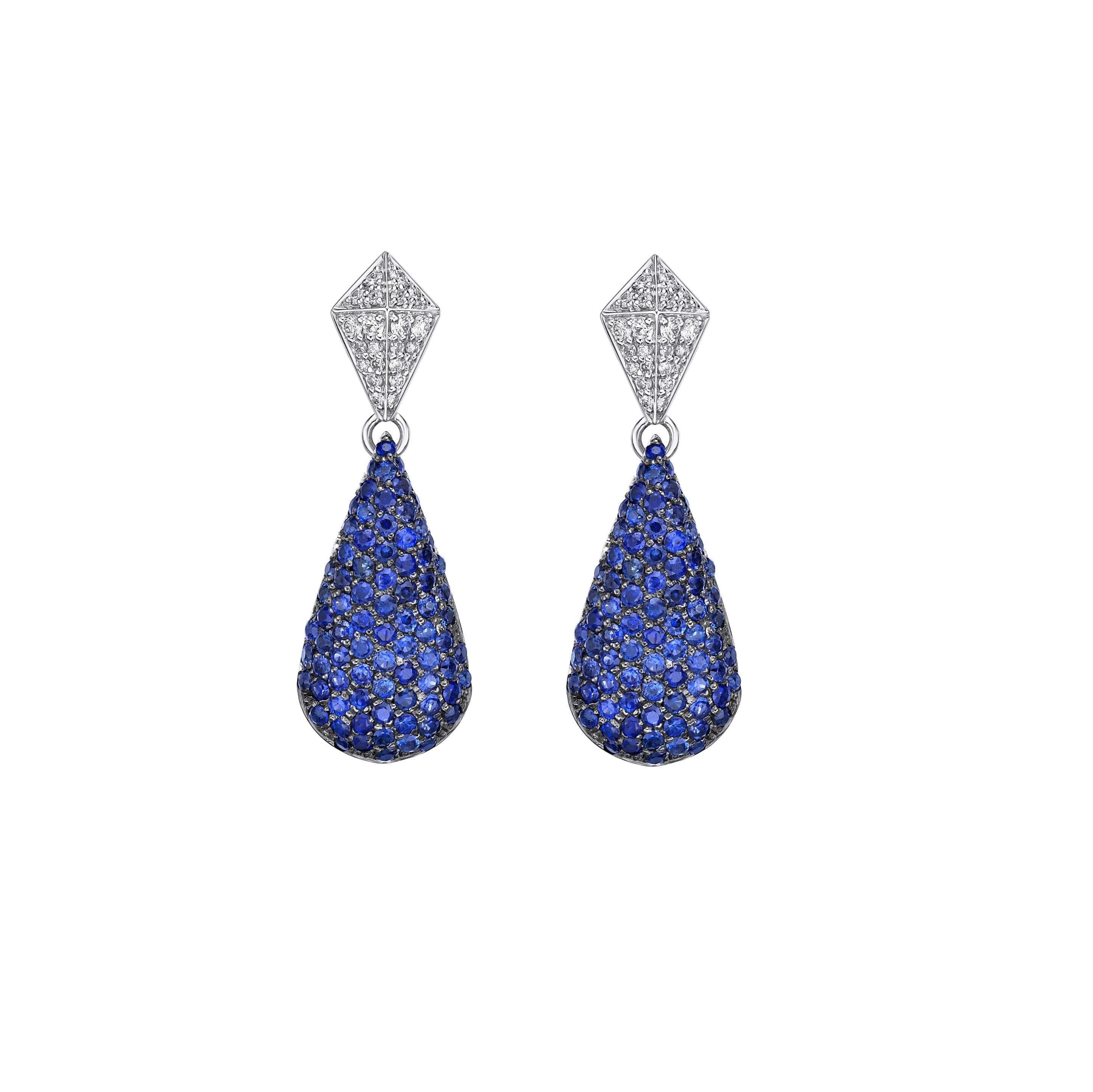 Contemporain Sunita Nahata saphir bleu 2,38 carats Boucles d'oreilles en 18KWG avec diamant. en vente