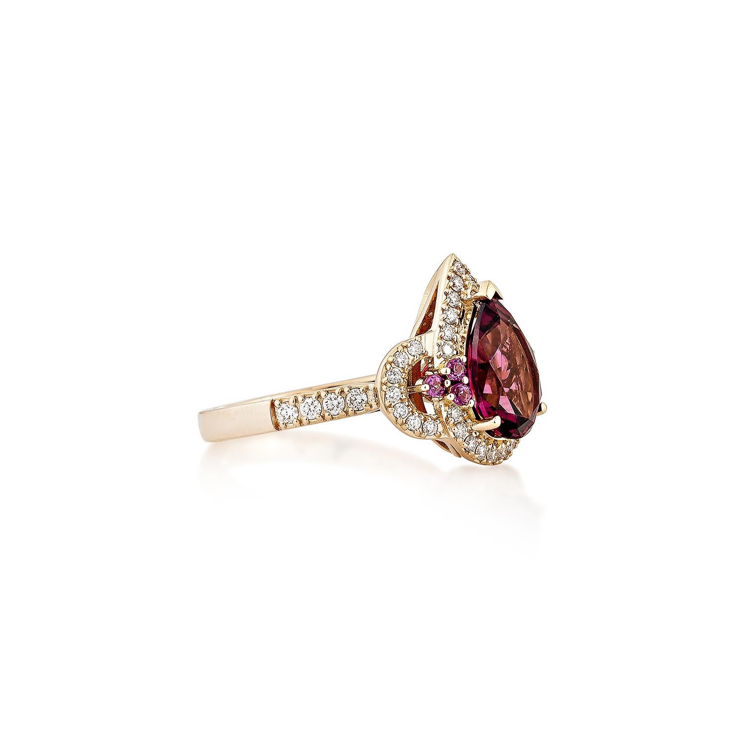 Sunita Nahata presents an elegant Rhodolite fancy ring in an pear shape, set with sparkling white diamonds. This exquisite piece exudes grace and elegance, making it perfect for both daily wear and special occasions. Crafted from 18-karat rose gold,