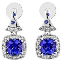 Sunita Nahata Tanzanite et saphir 2,44ct. Pendants d'oreilles en 18KWG avec diamant.