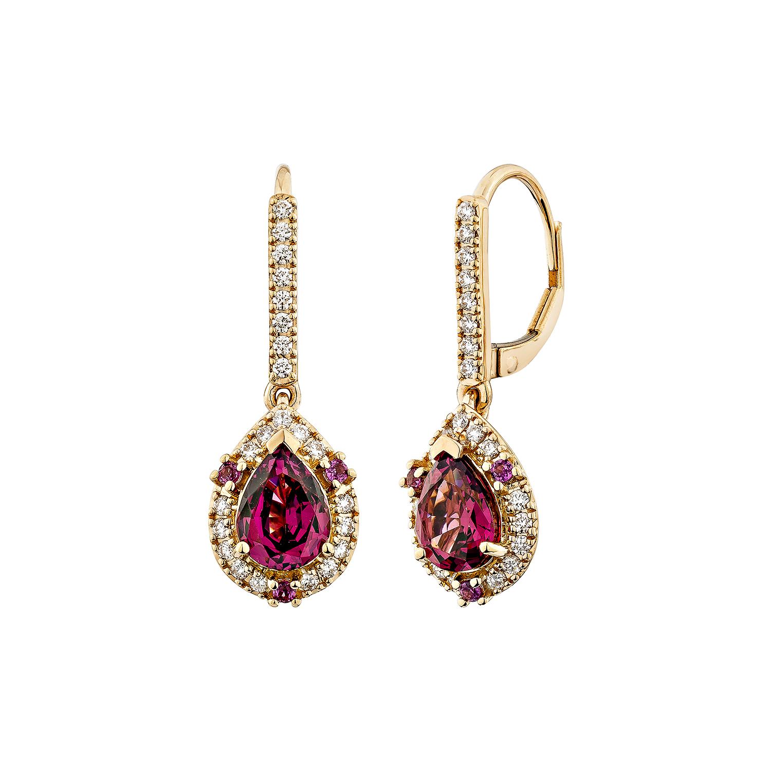 Taglio a goccia Orecchini a goccia di rodolite da 2,51 carati in 18KRG con diamante di Sunita Nahata. in vendita