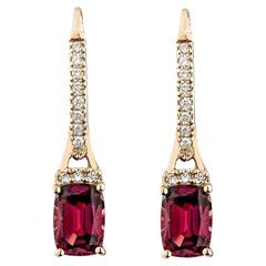 Sunita Nahata  Rodolite 2,55ct. Orecchino a goccia in 14KRG con diamante bianco.