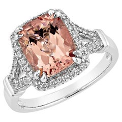Sunita Nahata Rosa Morganit 2.58 Karat. Fancy Ring aus 18KWG mit Diamant.