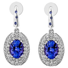 Sunita Nahata Tanzanite e Zaffiro 2,60ct. Orecchini a goccia in 18KWG con diamante.
