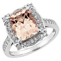 Sunita Nahata Rosa Morganit 2.63 Karat. Fancy Ring aus 18KWG mit Diamant.