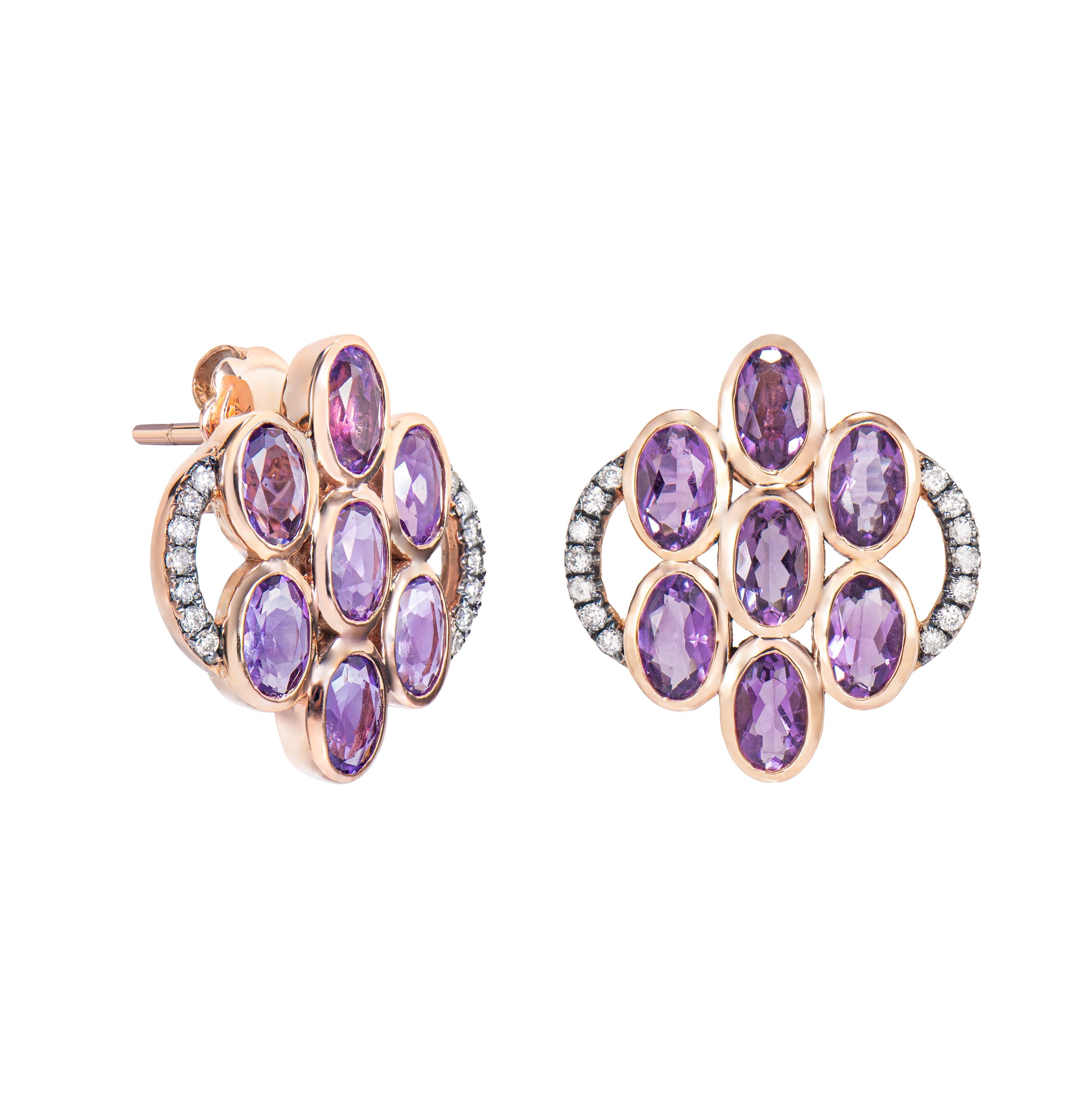 Presentado Una impresionante variedad de gemas de amatista para quienes respetan la calidad y desean llevarlas en cualquier ocasión o a diario. Los pendientes de amatista de oro rosa, adornados con diamantes marrones, tienen un atractivo intemporal