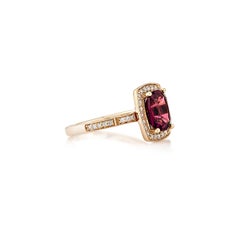 Sunita Nahata Rhodolith 2.85ct. Fancy Ring aus 14KRG mit weißem Diamant.