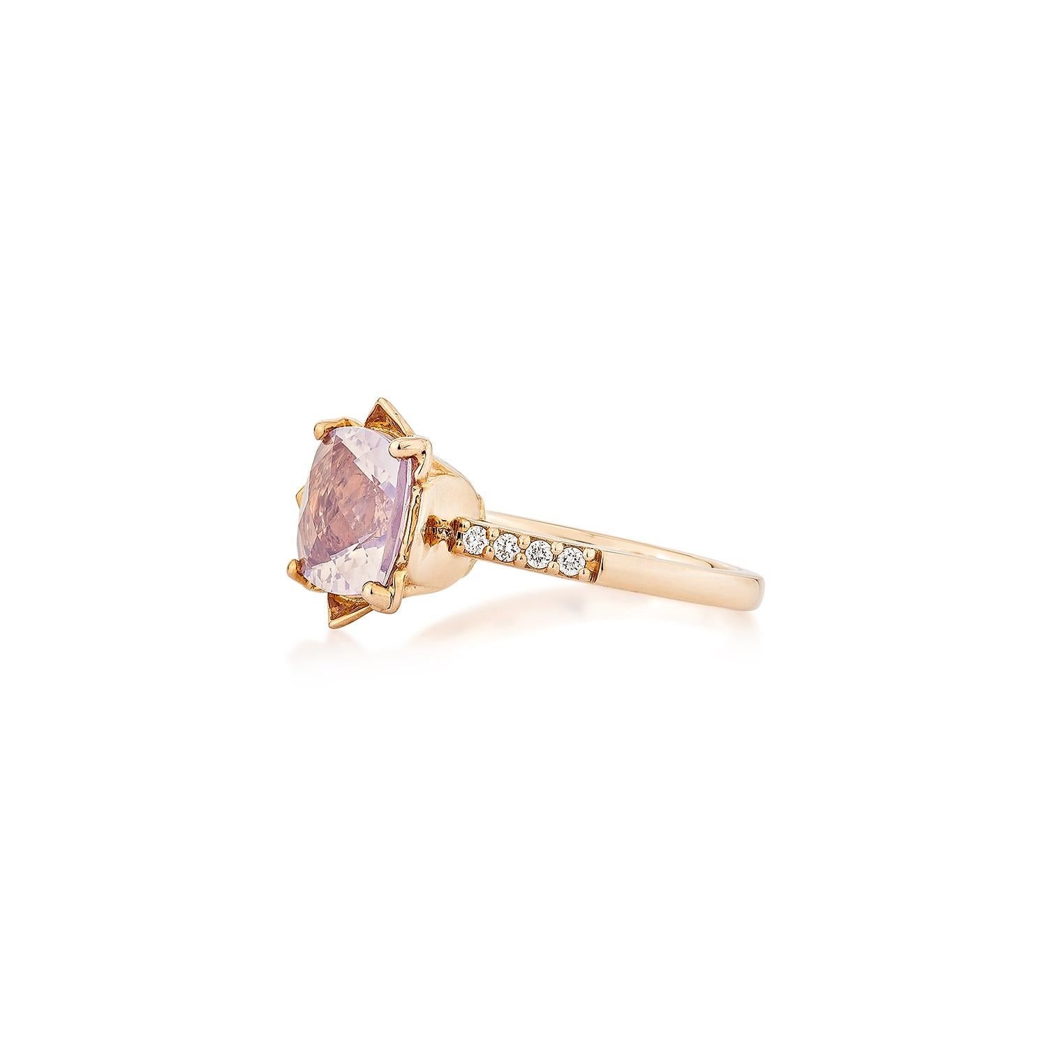 Taille coussin Sunita Nahata Quartz lavande 2,87ct. Bague fantaisie en 18KRG avec diamant. en vente