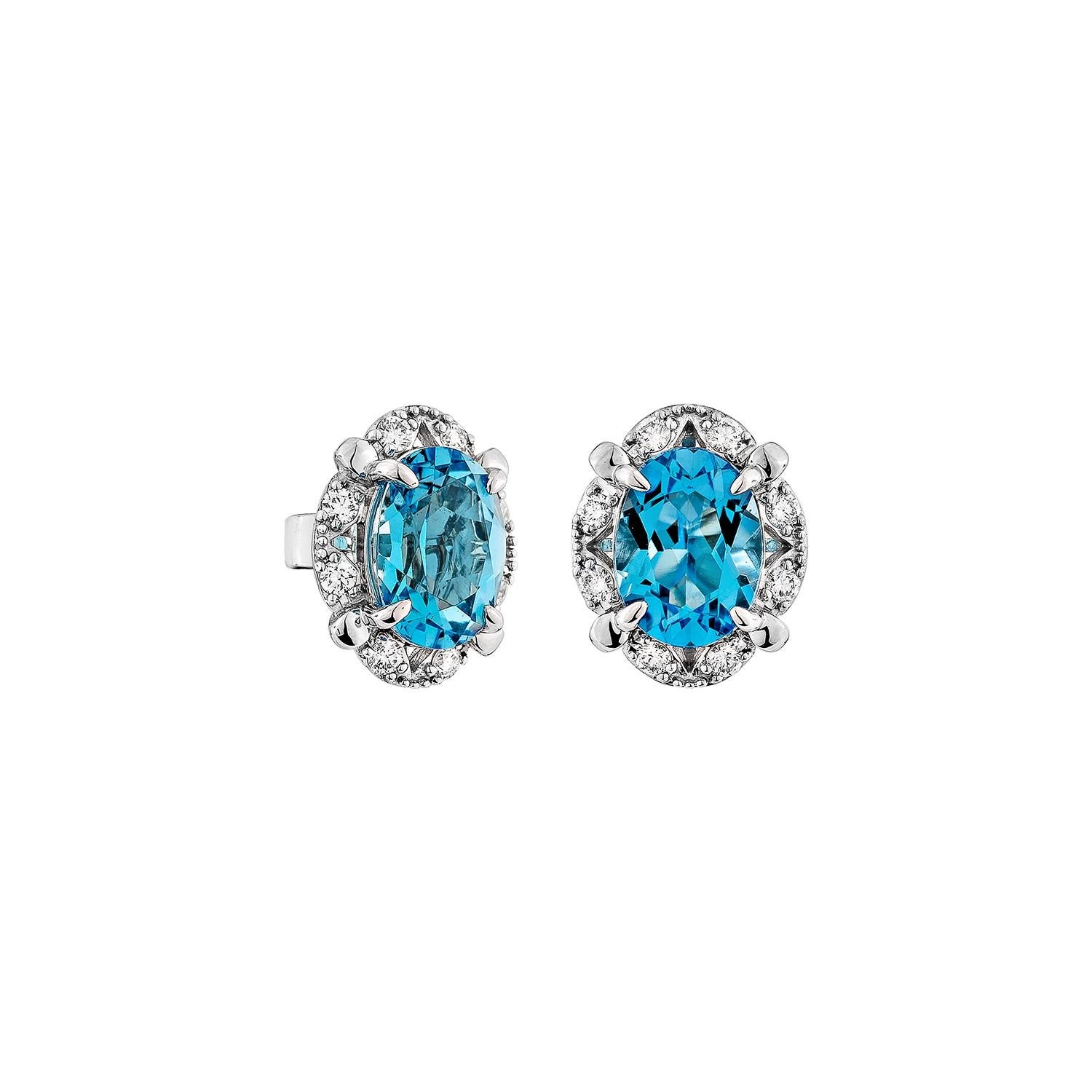 Splendidi orecchini con topazio blu svizzero di forma ovale in oro bianco 14 carati, impreziositi da diamanti scintillanti per un tocco di eleganza.

 Orecchini a perno in oro bianco 14 carati con diamante.

Topazio blu svizzero: 3,11 carati,
