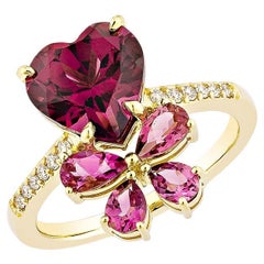 Sunita Nahata Rodolita 3.22ct. Anillo Fantasía en 18KYG con Turmalina y Diamante