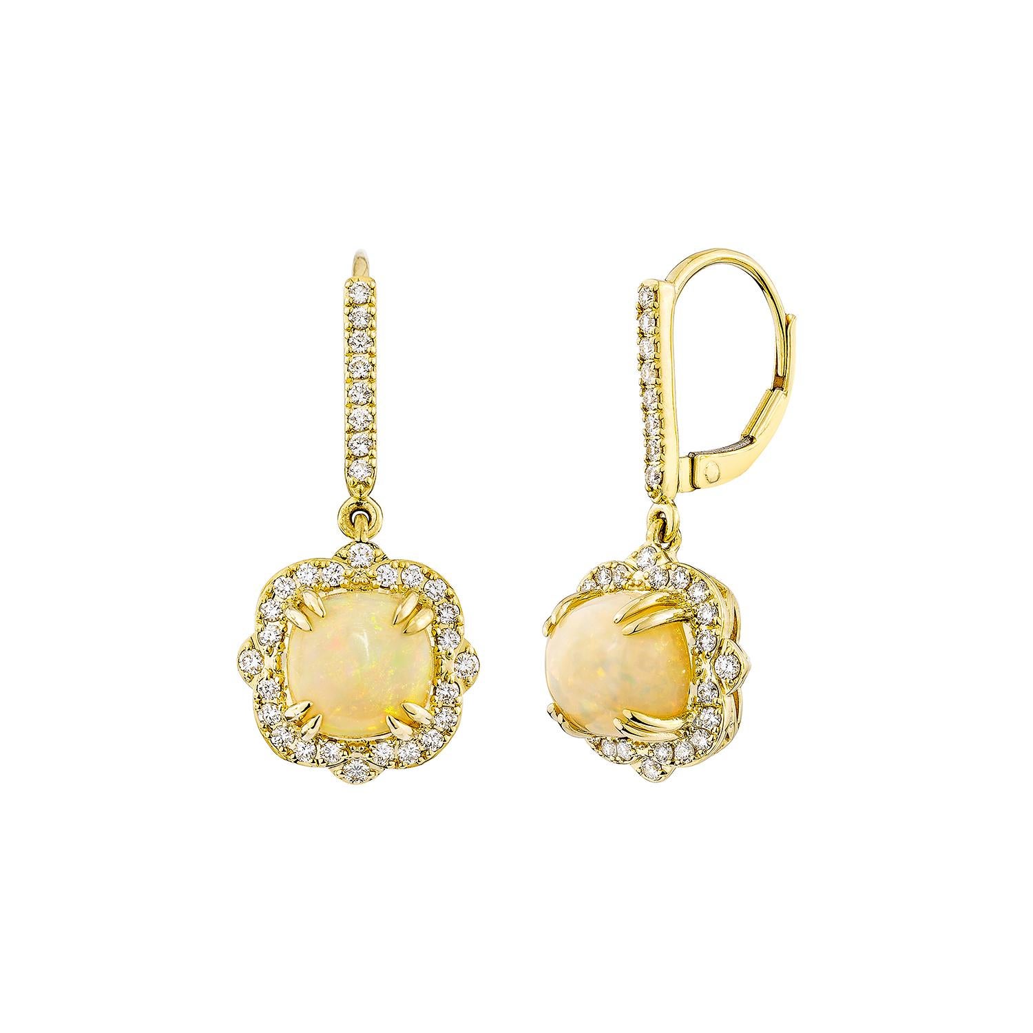 Taille coussin Sunita Nahata, boucles d'oreilles en opale éthiopienne de 3,32 carats avec diamants, 18 carats en vente