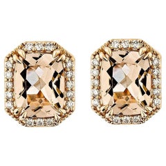 Sunita Nahata Morganite 3.35ct. Orecchini a perno in 18KRG con diamante.
