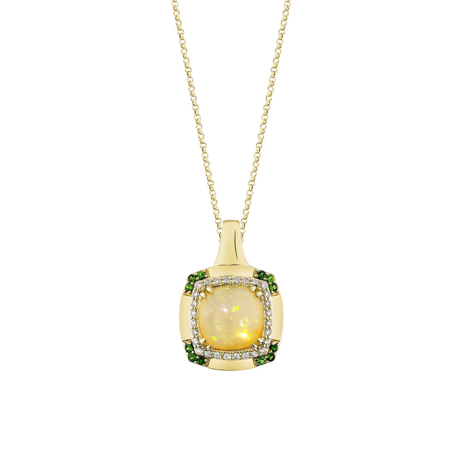 Un affascinante pendente di opale a forma di cuscino abbinato a una tsavorite rotonda, incastonato in oro giallo 14 carati e impreziosito da diamanti bianchi. Questo splendido pezzo combina colori vivaci e scintille squisite per un look audace ma