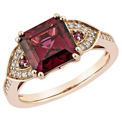 Sunita Nahata Rodolite 3.49ct. Anello fantasia in 14KRG con diamante bianco.