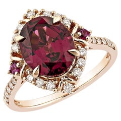 Sunita Nahata Rhodolith 3.53ct. Fancy Ring aus 14KRG mit weißem Diamant.