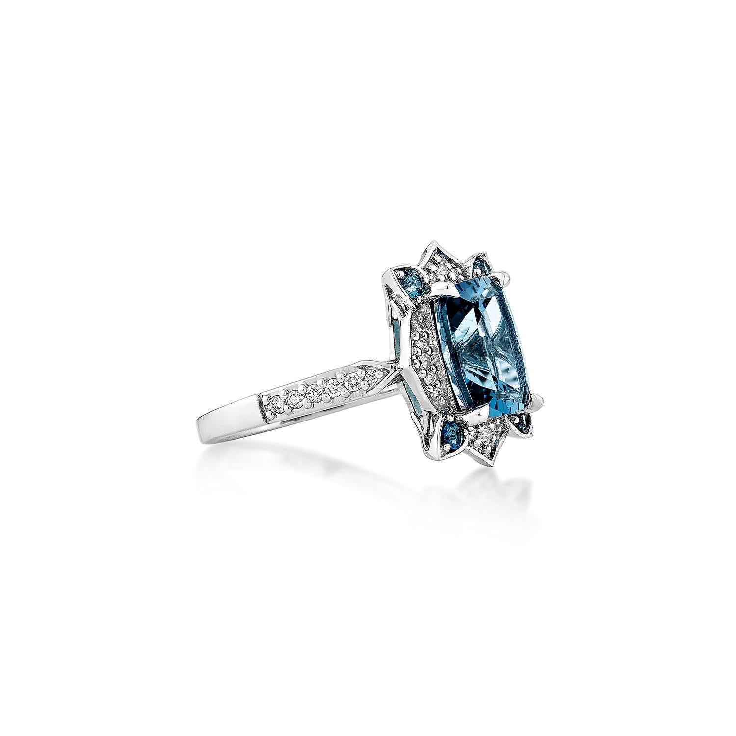 Wir stellen einen neuen Ringstil vor, der für Luxus, Mode und persönliches Flair steht. Die Kollektion umfasst antike Ringe, die mit dem schönen Edelstein Londoner Blautopas verziert sind. Ein herausragendes Stück ist ein Ring mit Londoner