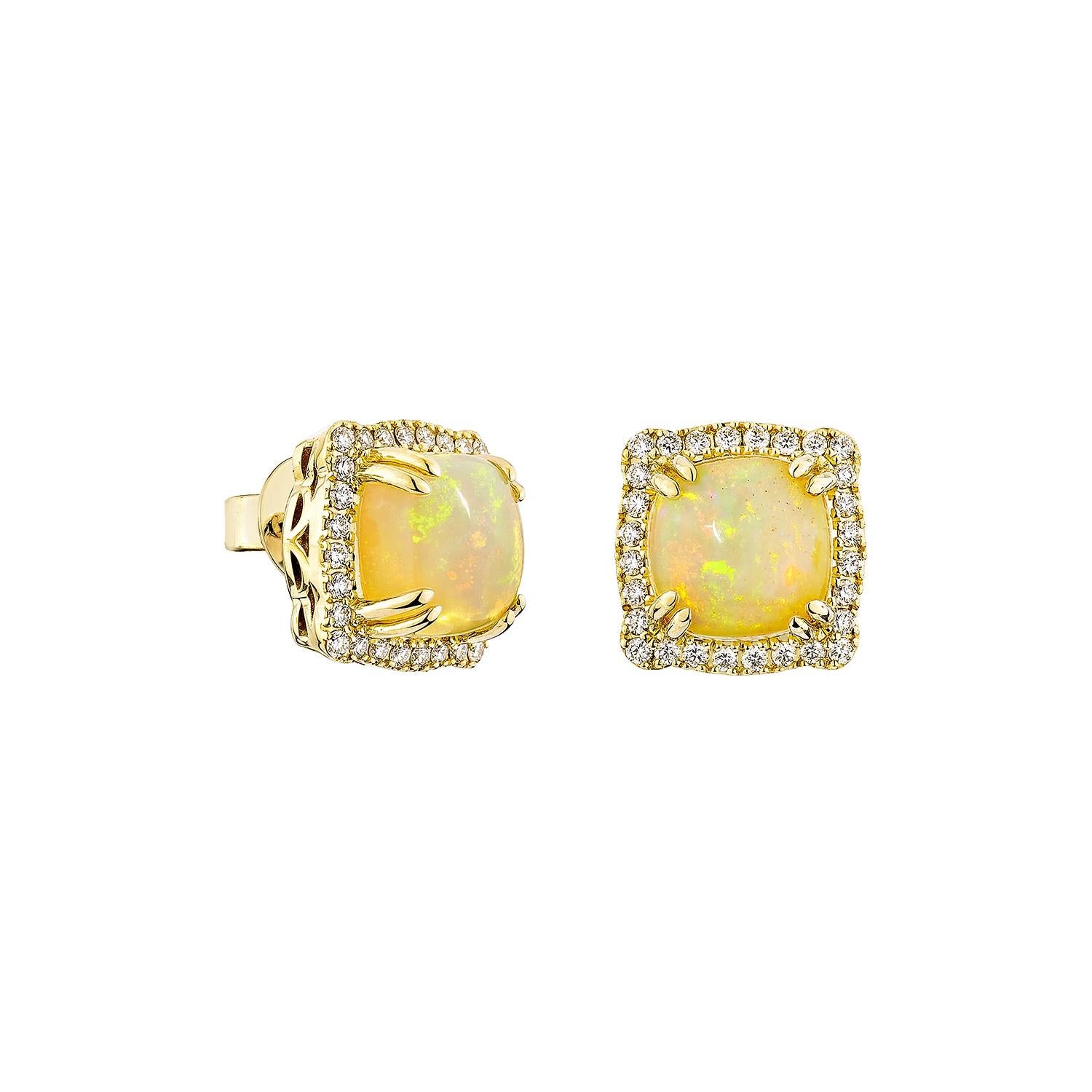 Sunita Whiting présente une étonnante boucle d'oreille en opale éthiopienne cabochon, ornée de diamants blancs. Cette pierre précieuse, réputée pour son importance historique, est censée apporter chance, protection et espoir divin. Ses bienfaits