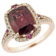 Sunita Nahata Rodolita 4.02ct. Anillo de fantasía en 18KRG con diamante blanco.
