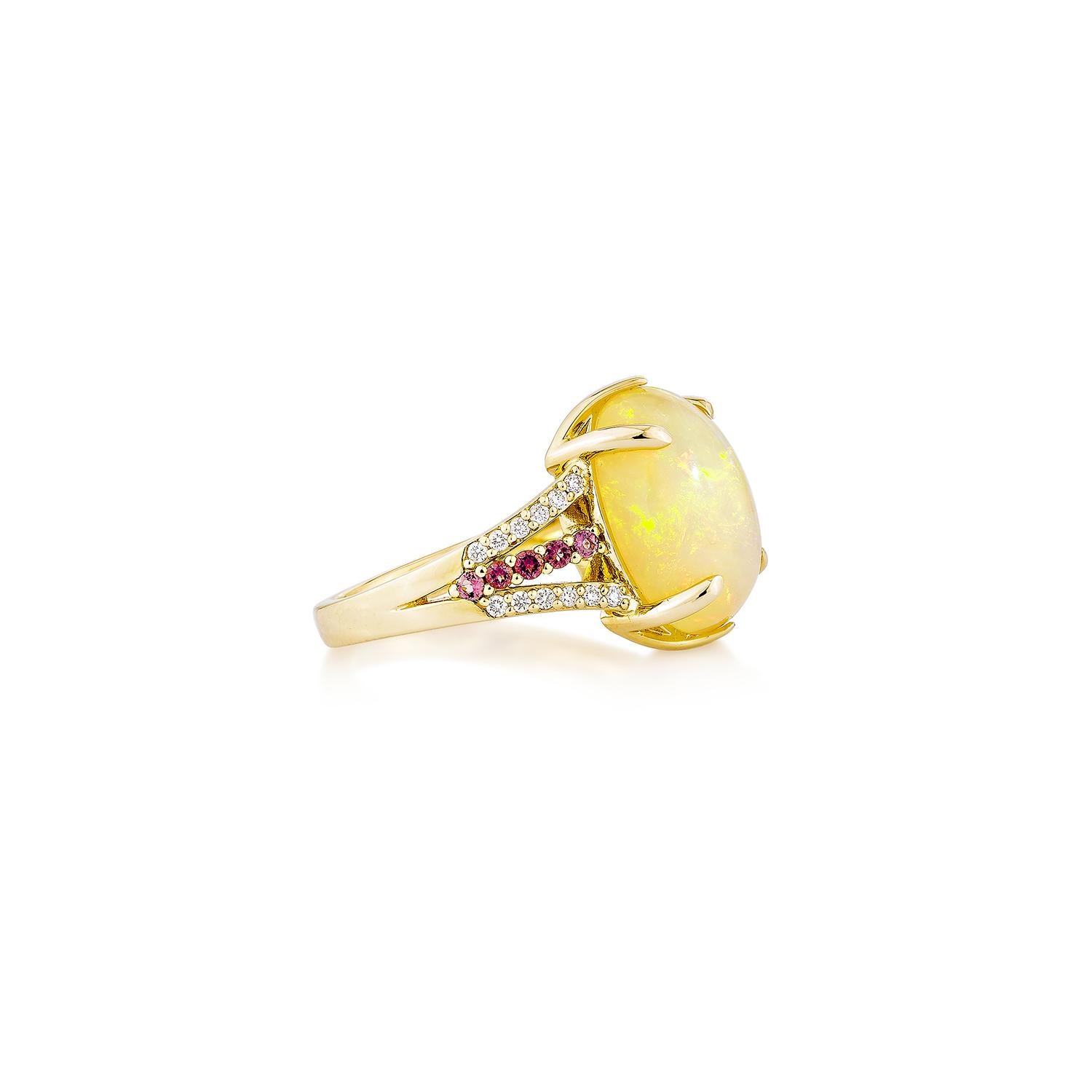 Ein atemberaubender Ring mit Opal und rosafarbenem Turmalin aus 18 Karat Gelbgold, akzentuiert mit schimmernden Diamanten für einen Hauch von Eleganz.
  
Opal & Rosa Turmalin Fancy Ring in 18KYG mit Diamant.
    
Opal: 4,05 Karat, 14X10mm Größe,