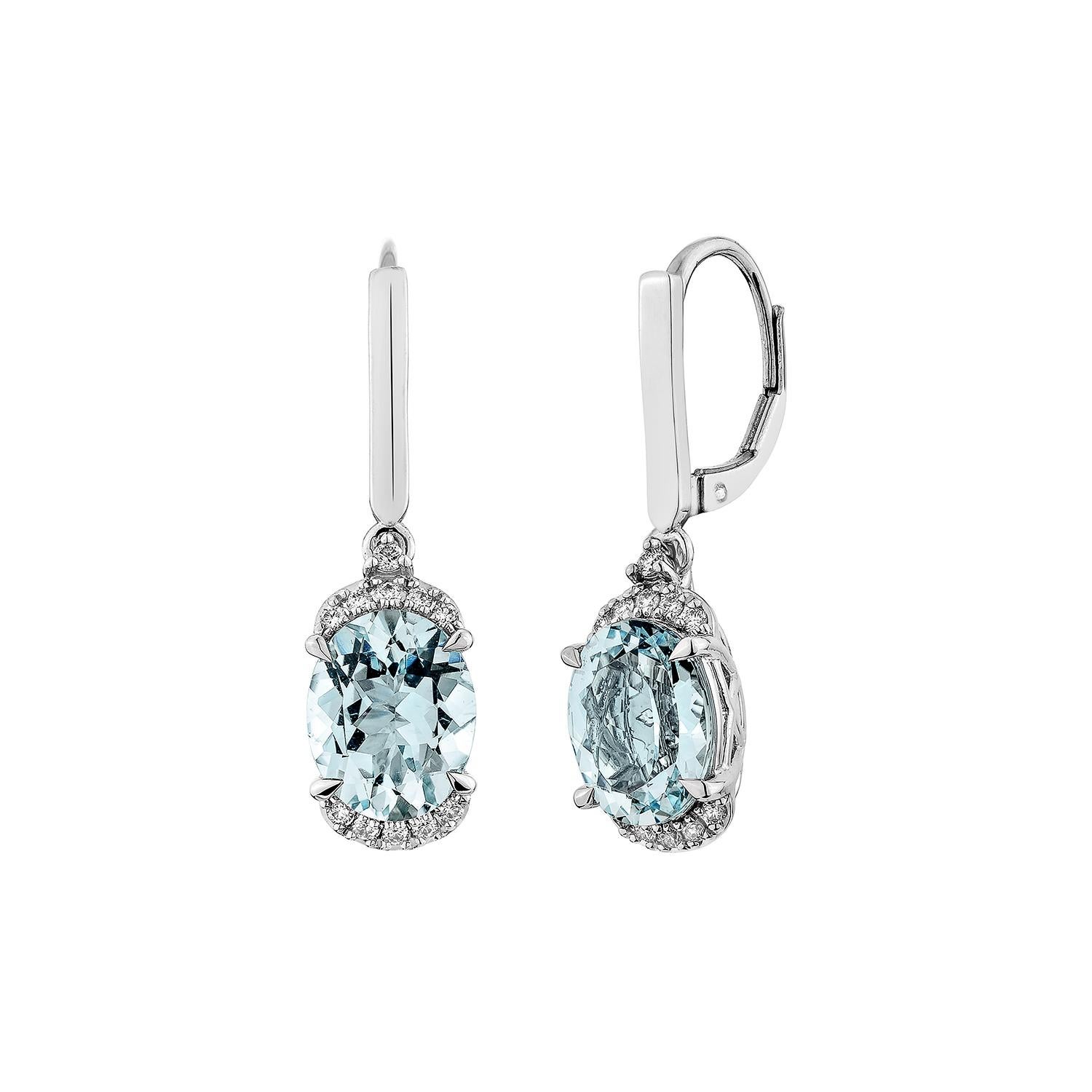 Taglio ovale Sunita Nahata Acquamarina 4.19ct. Orecchini a goccia in 18KWG con diamante. in vendita