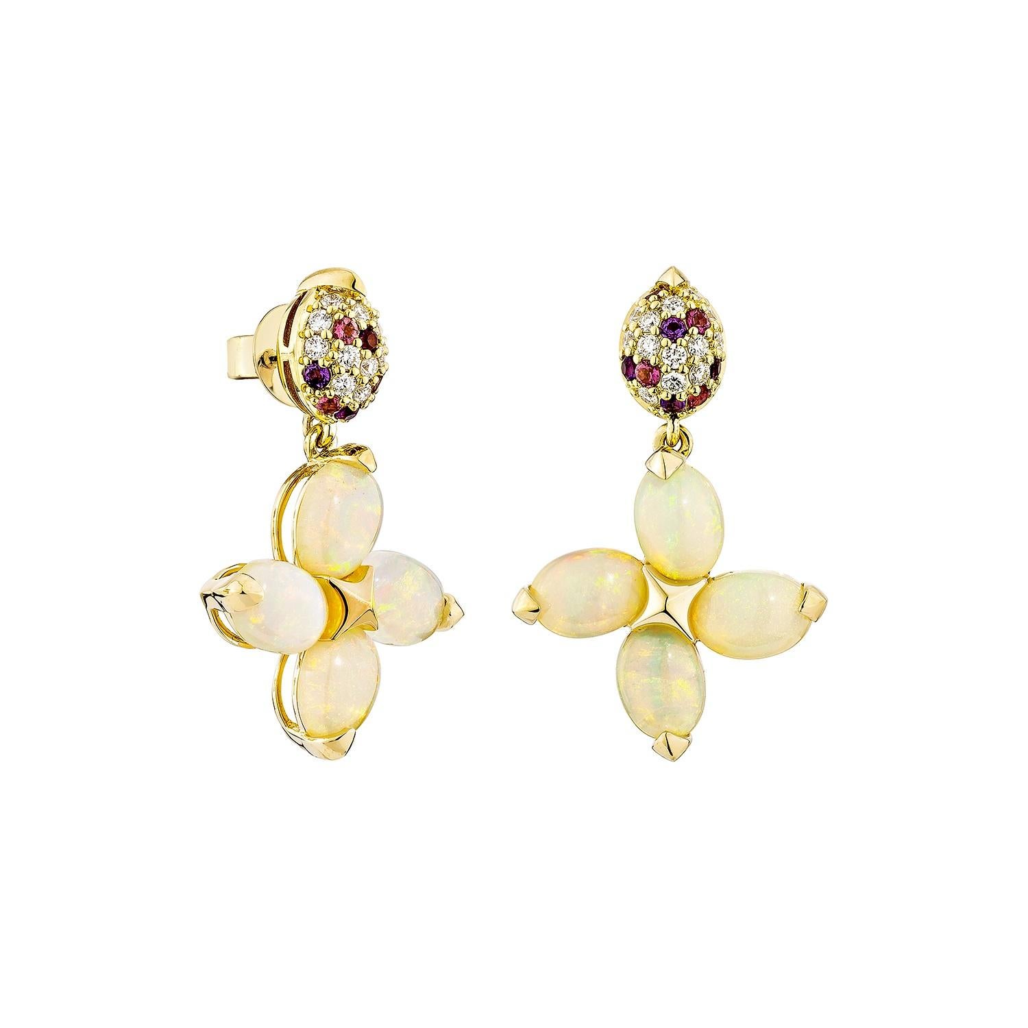 Elegiaci giochi di colori con questi squisiti orecchini a goccia di opale, realizzati in elegante oro giallo 18 carati. Il suo bagliore iridescente e la sua delicata semplicità lo rendono un accessorio senza tempo, perfetto per valorizzare qualsiasi