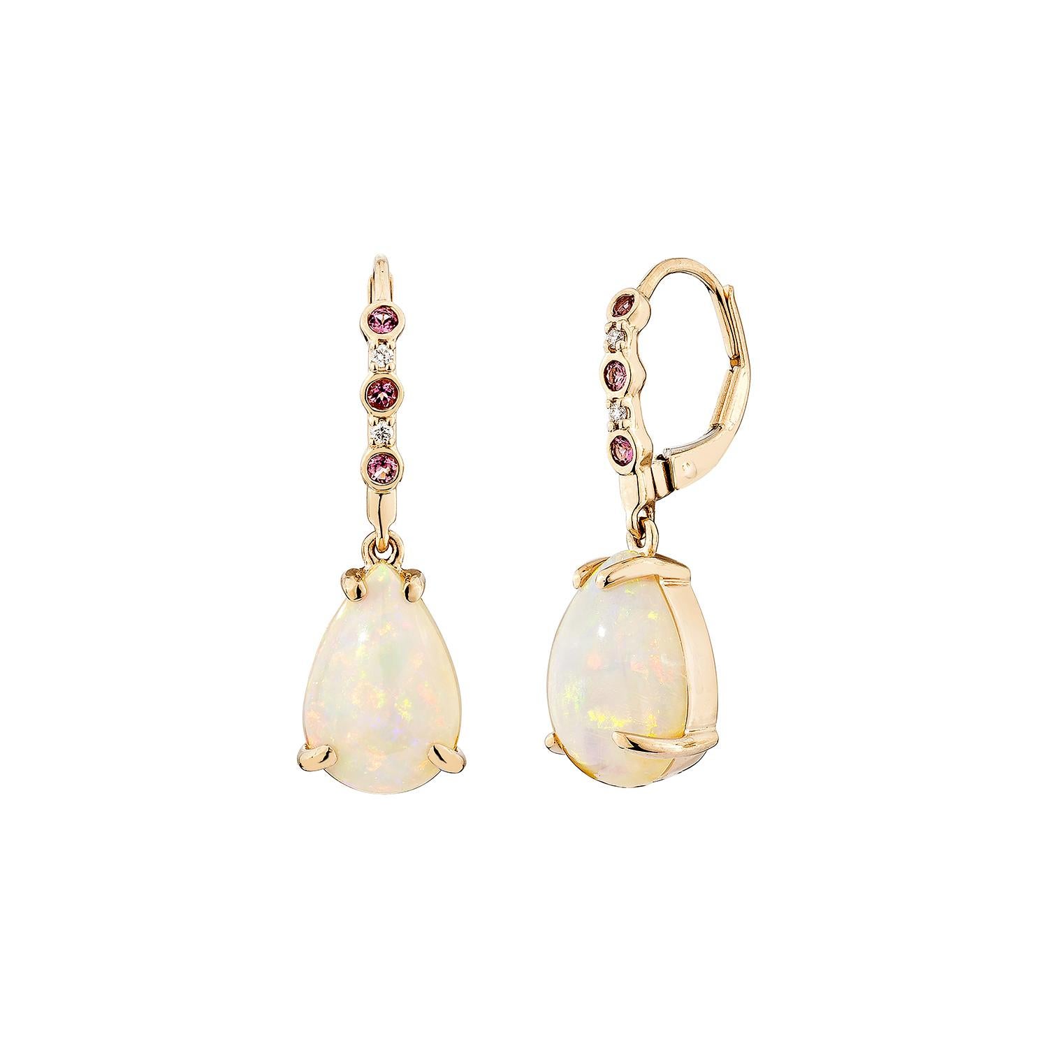 Taille poire Sunita Nahata opale 4.44 carats. Boucles d'oreilles en or 18 carats avec tourmaline rose et diamant en vente