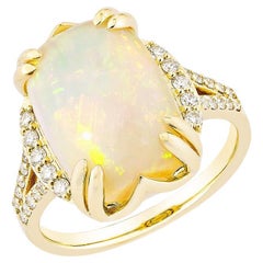 Sunita Nahata Äthiopischer Opal, 4.51 Karat. Fancy Ring aus 18KYG mit Diamant.