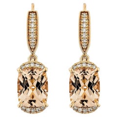 Sunita Nahata Morganite 4.89ct. Orecchini a goccia in 18KRG con diamante.