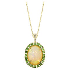 Sunita Nahata opale 5.06 carats. Pendentif en 18 carats avec tsavorite et diamant blanc.