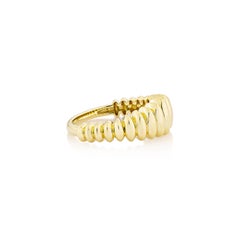 Anillo de fantasía Sunita Nahata de oro amarillo de 18 quilates.
