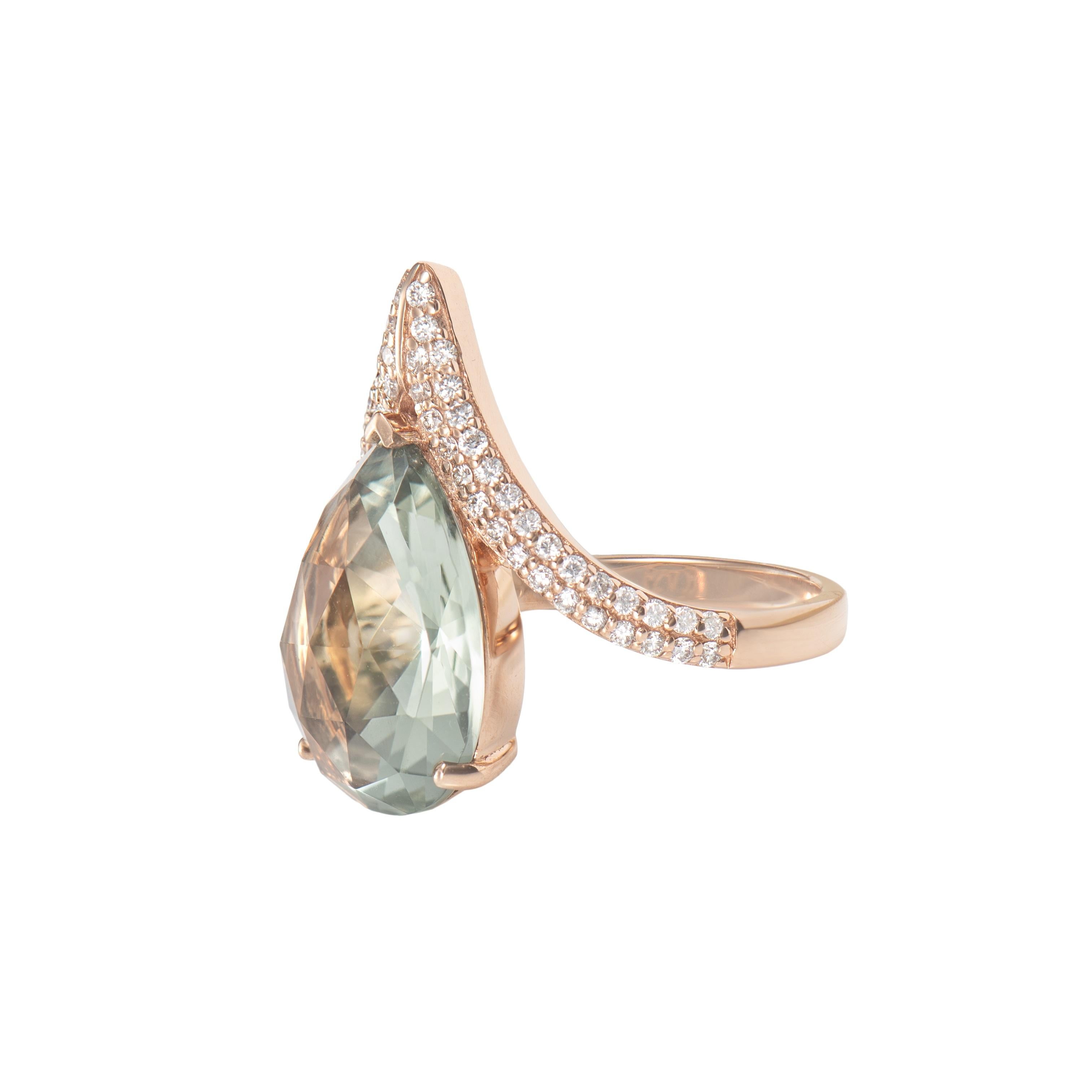 Taille poire Sunita Nahata Quartz menthe 6.00 carats. Bague fantaisie en 18KRG avec diamant. en vente