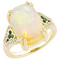 Sunita Nahata Opale éthiopienne 6.20 carats. Bague en 18 carats avec tsavorite et diamants