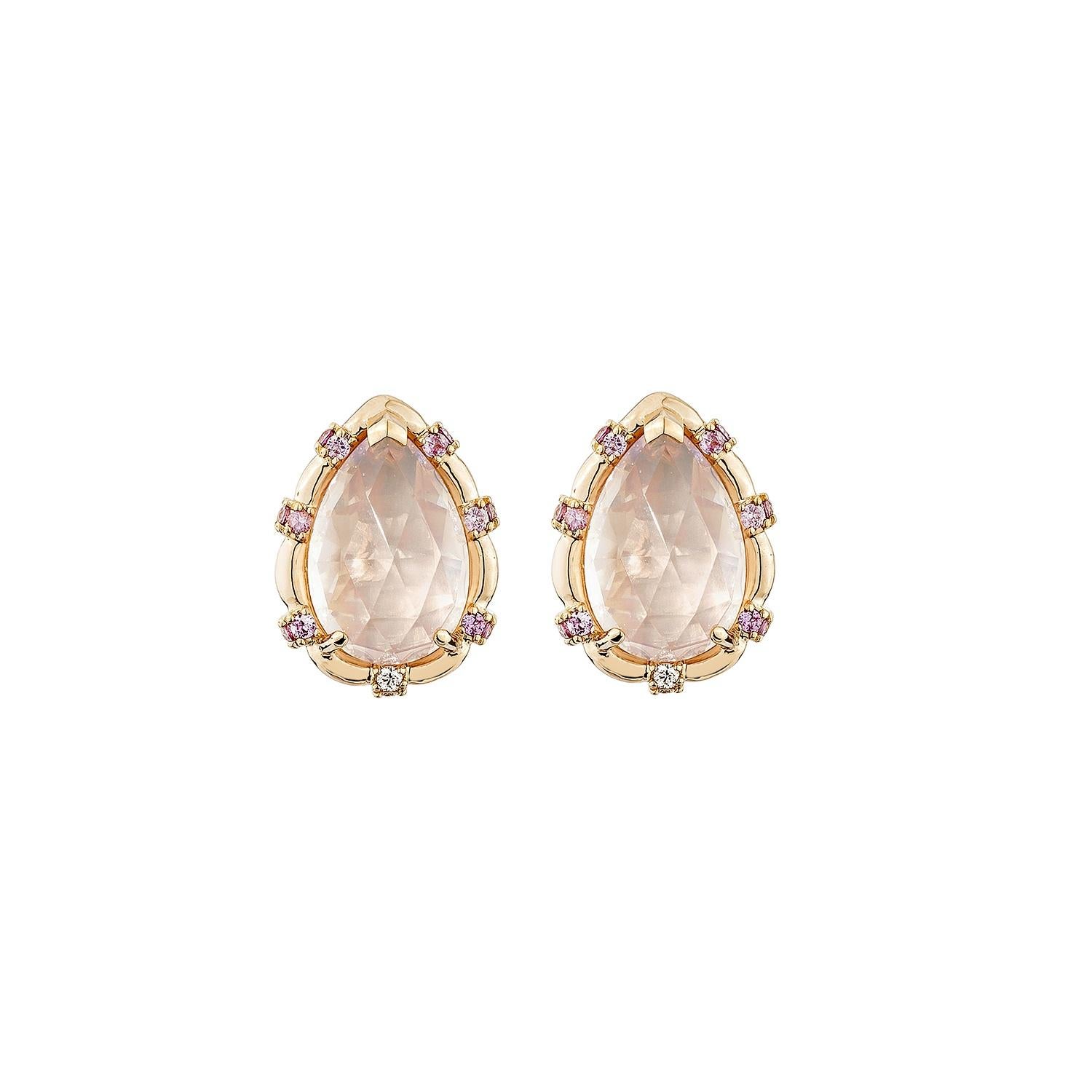 Contemporain Sunita Nahata Quartz rose 6.62 carats Boucles d'oreilles 18 carats avec saphirs et diamants. en vente