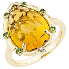 Sunita Nahata 7.35 Ct. Anello Citrino in 18KYG con Tsavorite e Diamante bianco.