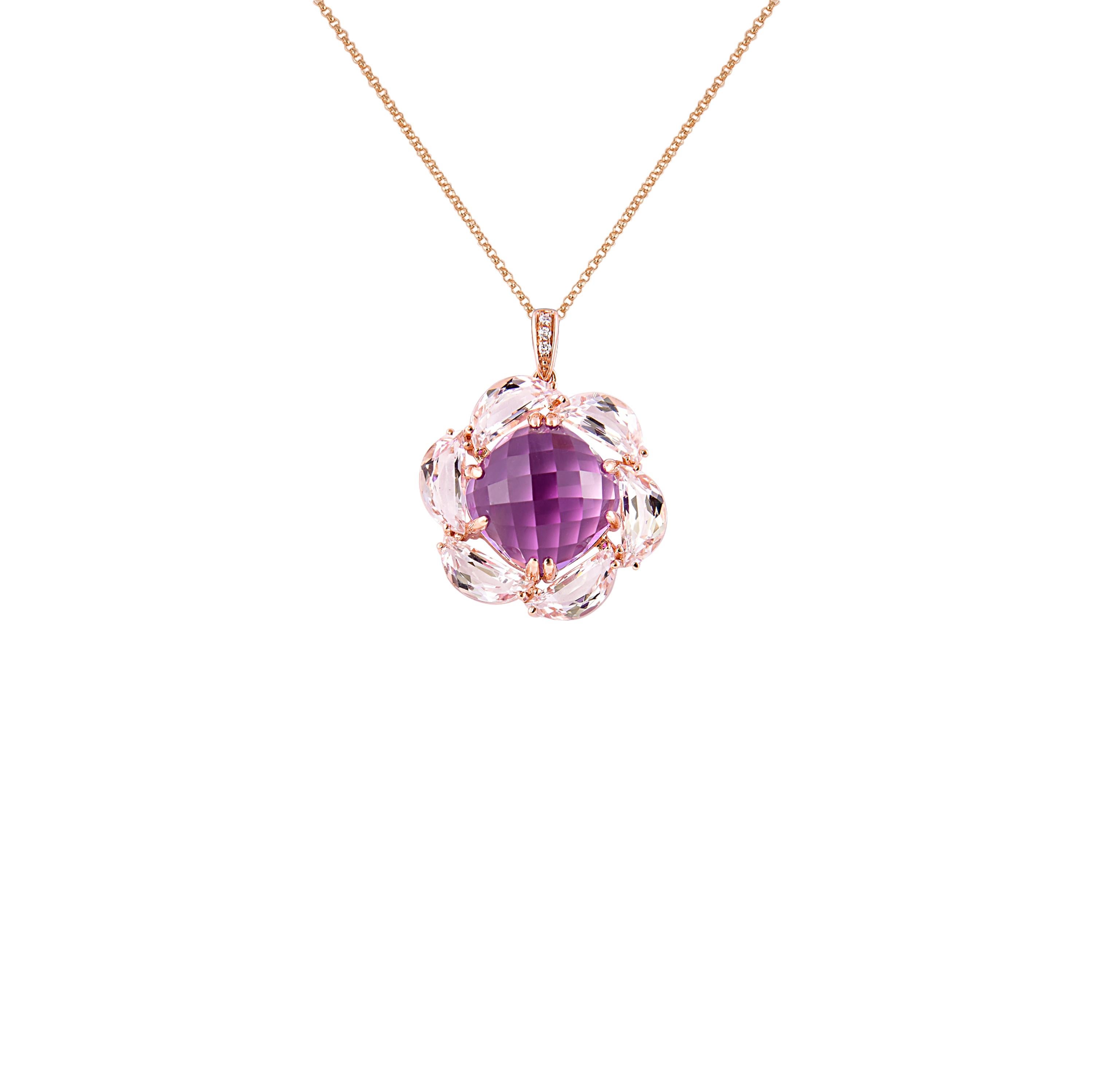 Presentato Una straordinaria varietà di gemme di ametista per coloro che rispettano la qualità e desiderano indossarle in ogni occasione o ogni giorno. Il pendente in oro rosa con ametista, impreziosito da topazio bianco e diamanti, ha un fascino