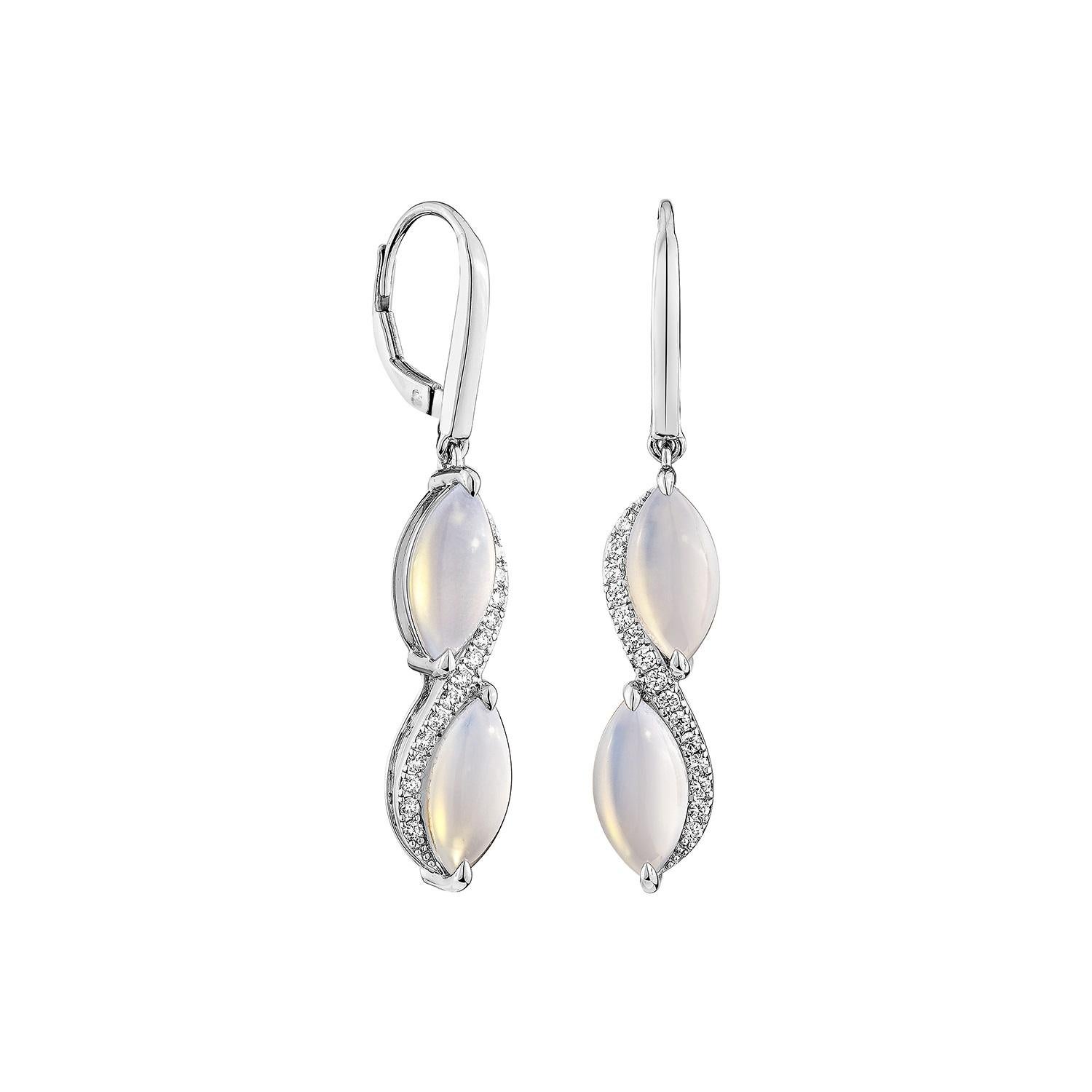 Discover the elegance of our Blue Chalcedony Earrings from the Sunita Nahata Collection. Perfect for those who appreciate calm and balance, blue chalcedony helps manage emotions and achieve peace. This chalcedony features soothing blue chalcedony