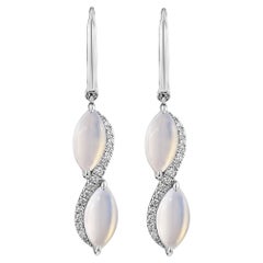 Sunita Nahata Calcedonia azul 7.56ct. Pendientes en 14KWG con Diamante.