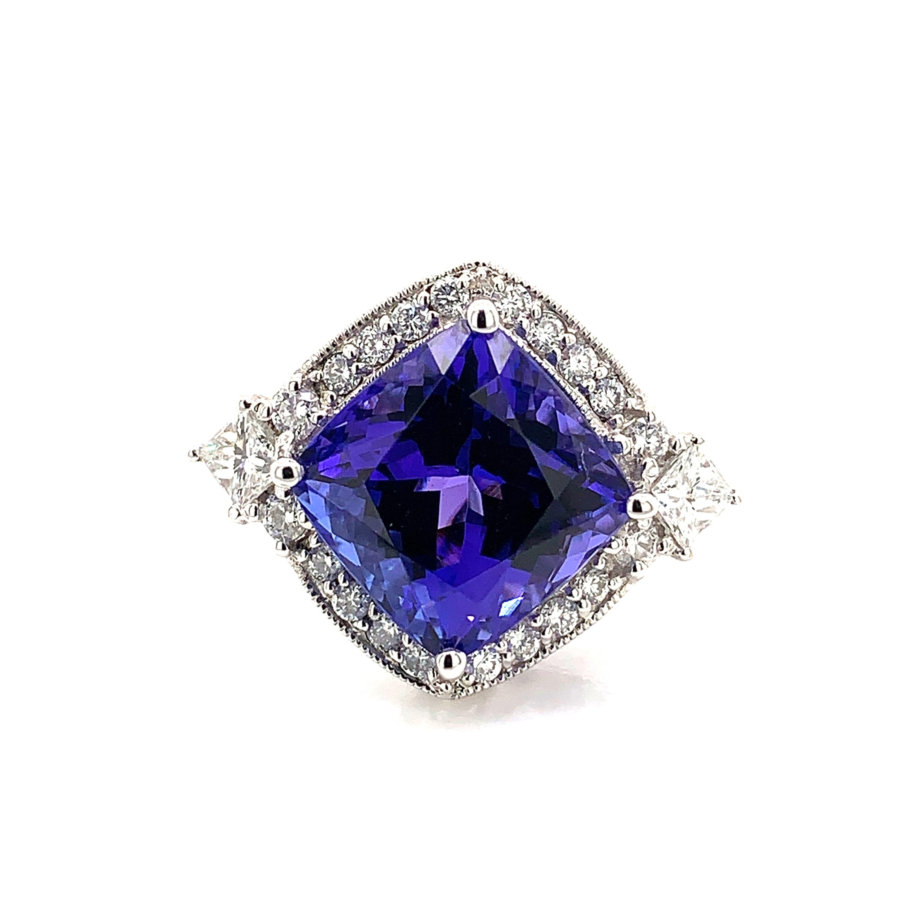 Sunita Nahata Bague fantaisie en Tanzanite de 7,60 carats en 18KWG avec diamants Neuf - En vente à Hong Kong, HK