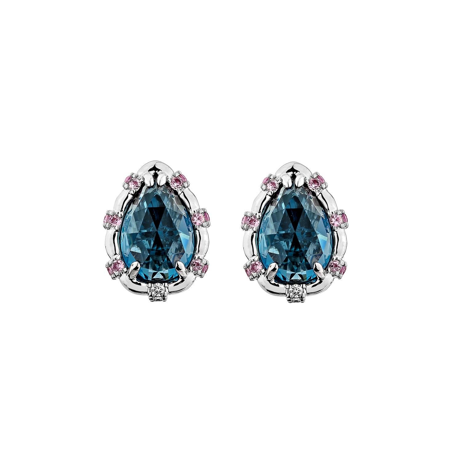 Contemporaneo Sunita Nahata Topazio Blu e Zaffiro 8.14ct. Orecchini in 18KWG con diamante. in vendita
