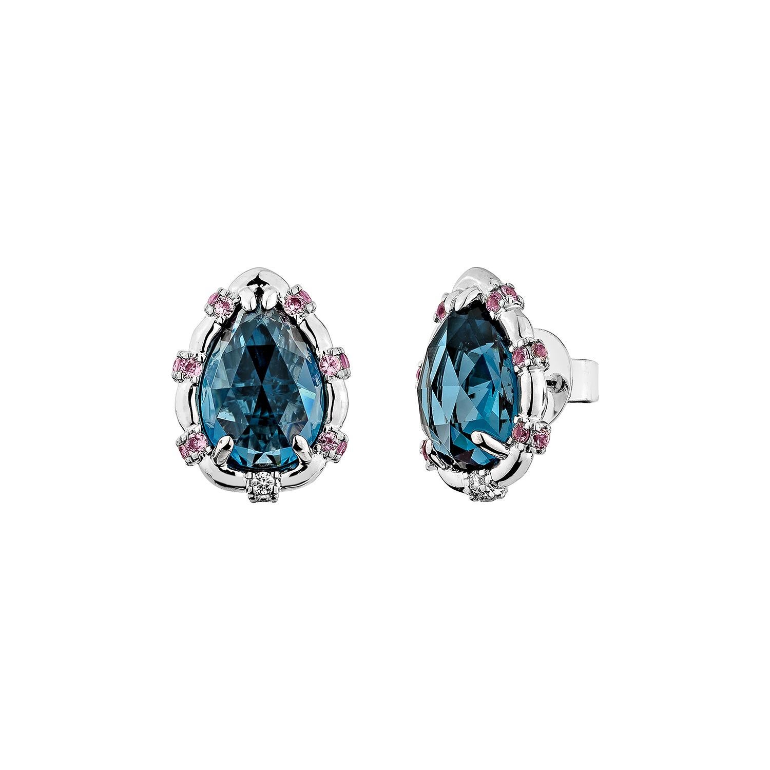 Taglio a goccia Sunita Nahata Topazio Blu e Zaffiro 8.14ct. Orecchini in 18KWG con diamante. in vendita