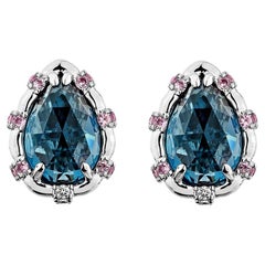 Sunita Nahata Topazio Blu e Zaffiro 8.14ct. Orecchini in 18KWG con diamante.