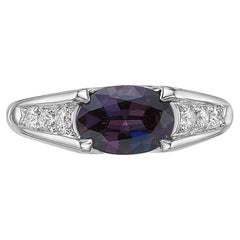 Sunita Nahata Alessandrite 1,40ct. Anello fantasia in platino con diamante bianco.