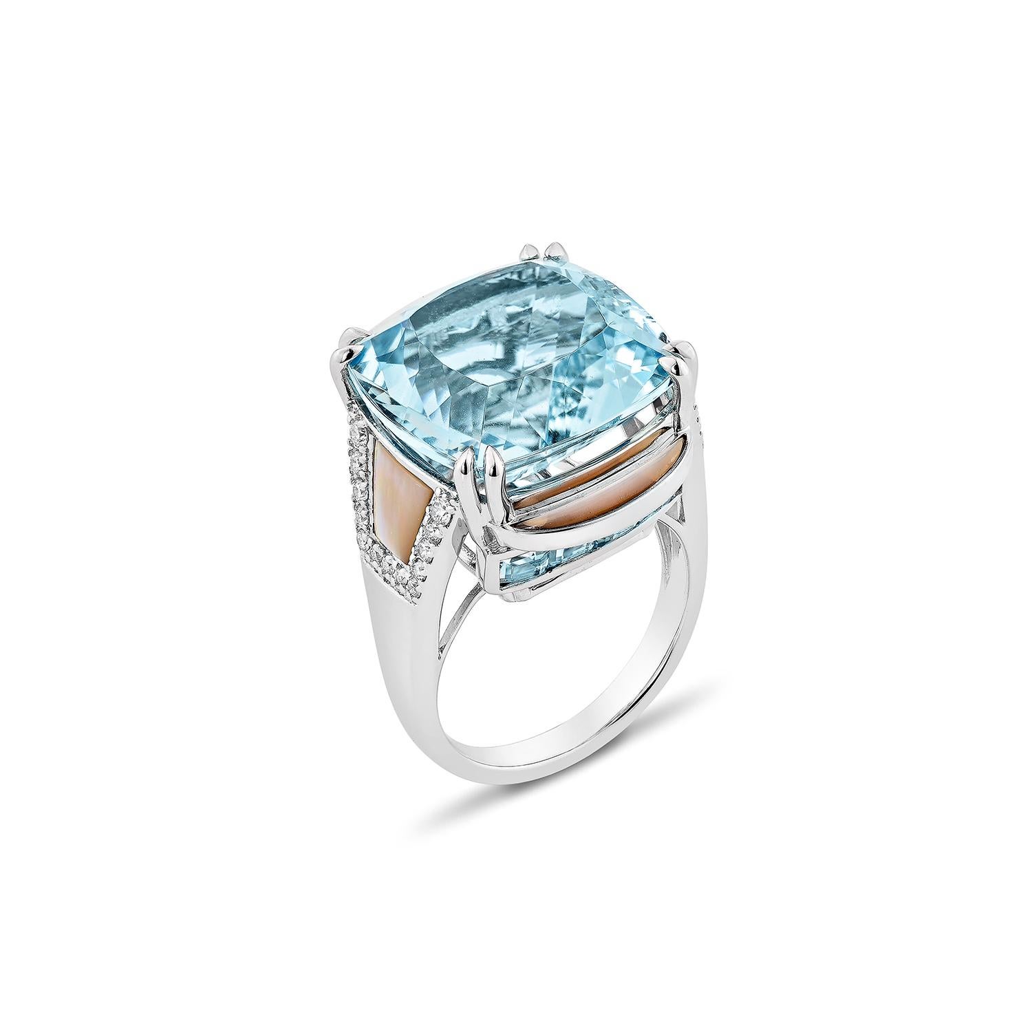 Sunita Nahata Aquamarine 15.46ct. Fancy Ring in 18KWG with Pearl & Diamond Contemporáneo en venta