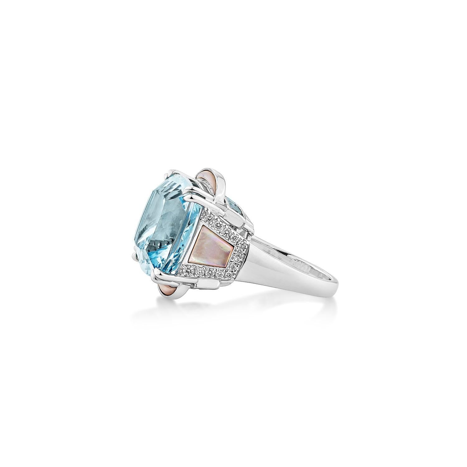 Sunita Nahata Aquamarine 15.46ct. Fancy Ring in 18KWG with Pearl & Diamond Corte cojín en venta