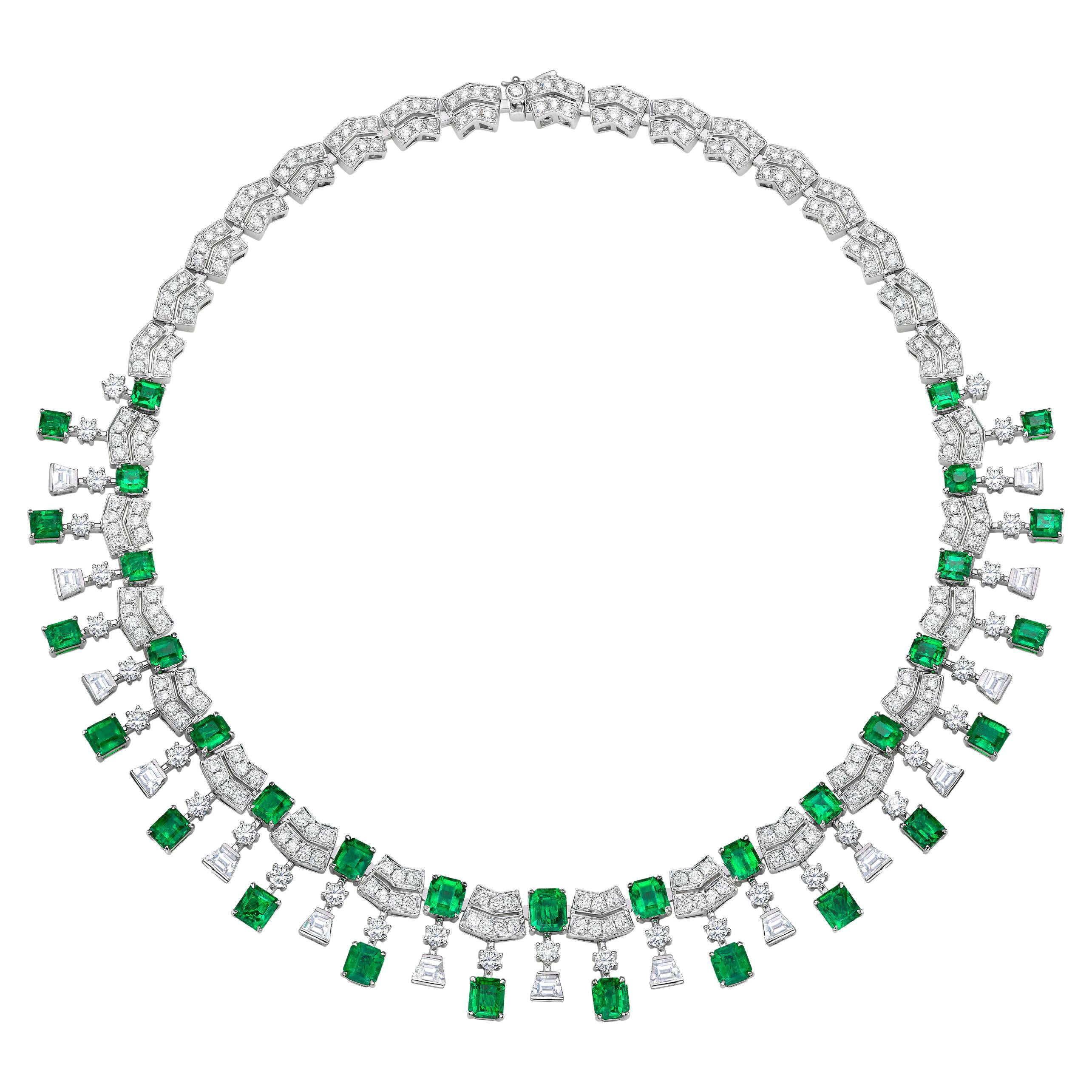 Sunita Nahata Art Deco Stil Smaragd 22,75ct. Halskette aus 18KWYG mit Diamanten.