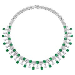 Sunita Nahata Art Deco Stil Smaragd 22,75ct. Halskette aus 18KWYG mit Diamanten.