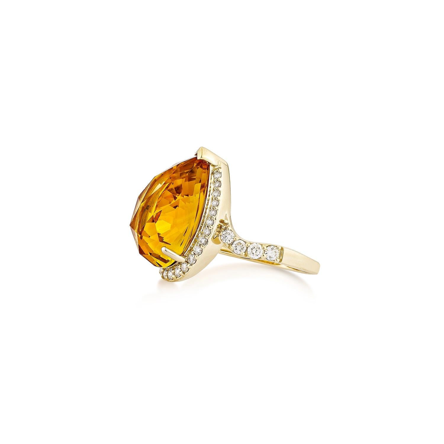 Taille poire Sunita Nahata Citrine 7.30 carats Bague fantaisie en or jaune 14 carats avec diamants en vente