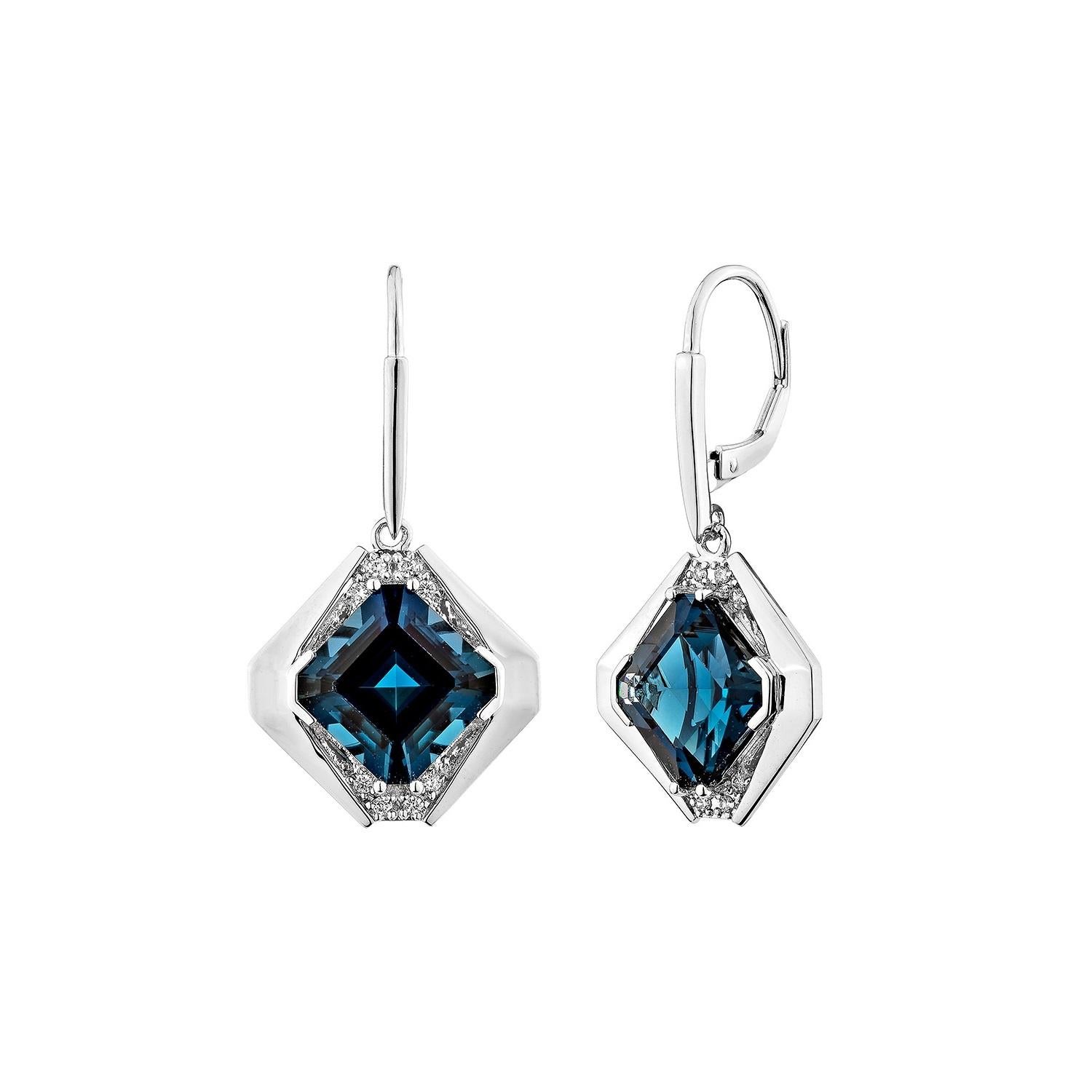Sunita Nahata Topacio azul de Londres 11.27 ct. Pendientes de Gota en 14KWG con Diamante. Corte octogonal en venta