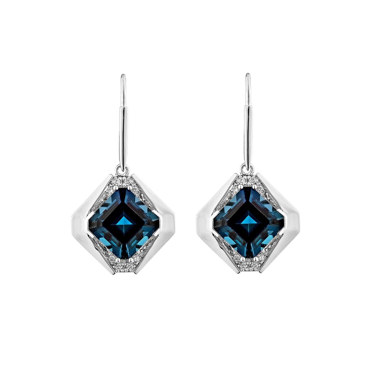 Sunita Nahata Topacio azul de Londres 11.27 ct. Pendientes de Gota en 14KWG con Diamante. en venta