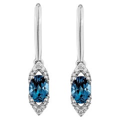 Sunita Nahata London Blue Topaze 2.09 carat Boucle d'oreille pendante en 14KWG avec diamant.