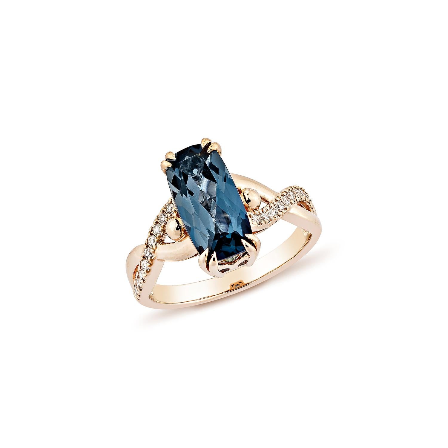 Contemporain Sunita Nahata London Blue Topaze 2.66 carat Bague fantaisie en 14KRG avec diamant. en vente
